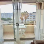 Charming Near The Harbour Apartman