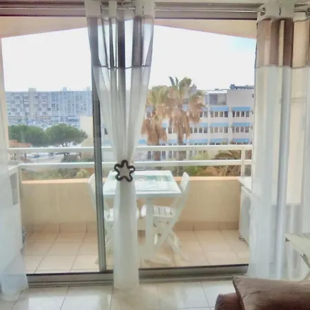 Charming Near The Harbour Apartment *