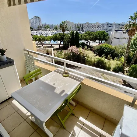 Charming Near The Harbour Apartman *